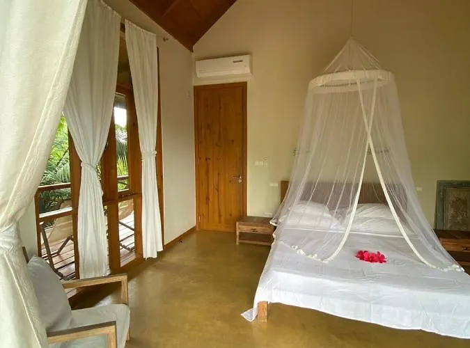 Waterfall Bed & Breakfast Port Glaud