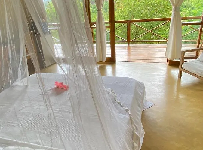 Bed & Breakfast Waterfall Port Glaud
